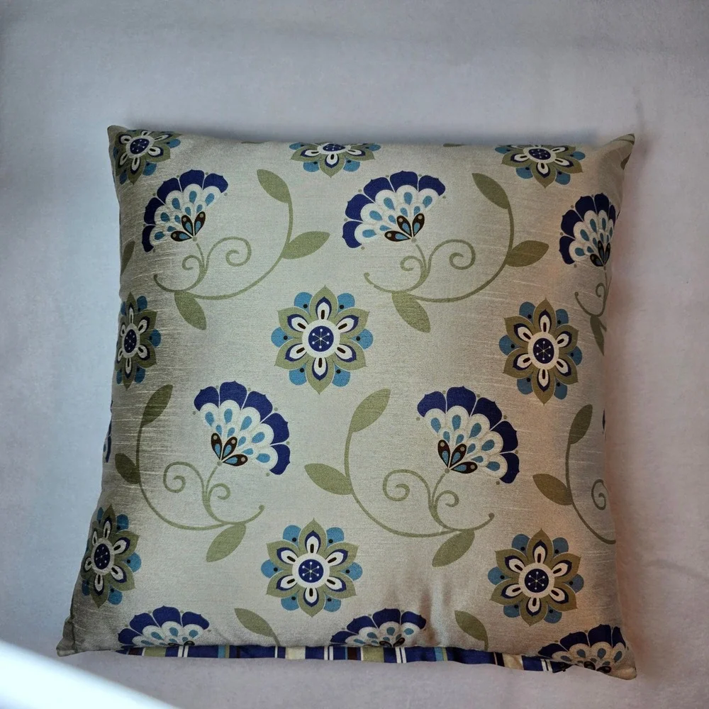 Pier‎ 1 Floral Medallion Botanical Reversible Pillow Striped Accent Throw 17x17